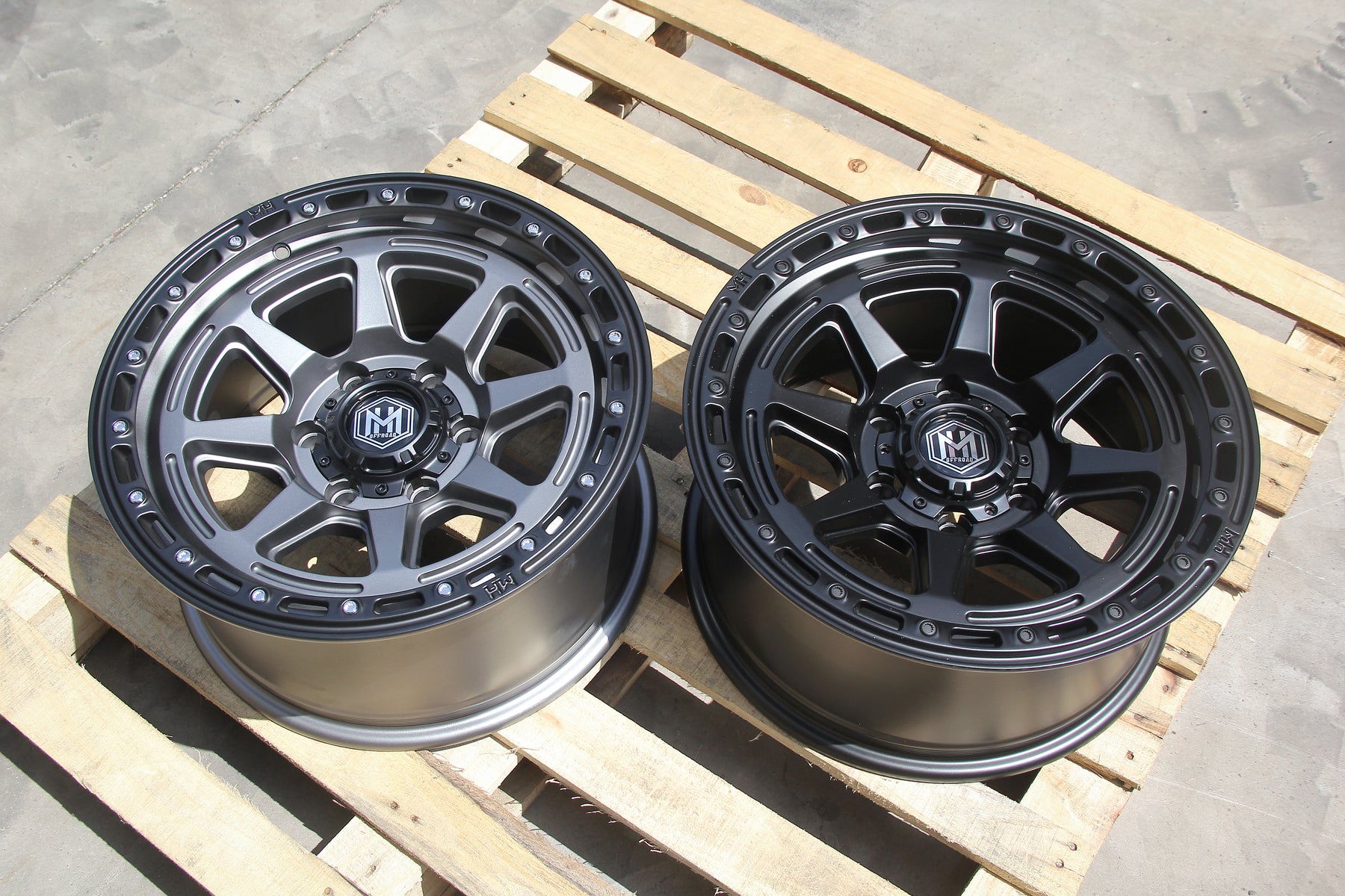 MH003 17"-MATTE BLACK